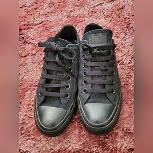 Converse black on black Chuck Taylor women's 7 men's 5 sneakers shoes